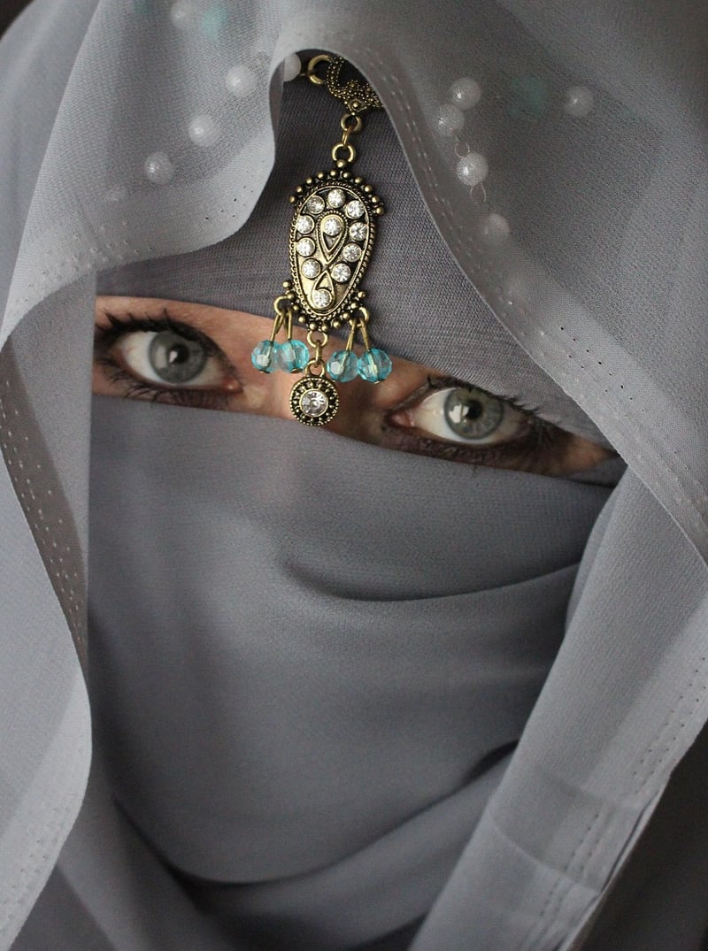 Veiled Gossips